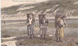= 14 =  Calvados - Port En Bessin - Pêcheuses De Moules Revenant De La Pêche - Port-en-Bessin-Huppain