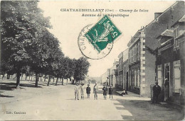 -dpts Div.-ref-BM713- Cher - Chateaumeillant - Champ De Foire - Avenue De La République - Enfants - - Châteaumeillant