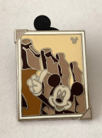 PINS DISNEY 2009  TABLEAU MICKEY A L'ILE DE PÂQUES  / 33NAT - Disney