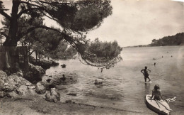 FRANCE - Le Cap D'Antibes - La Garoube - Carrolls'Plage - Enfants Jouant Dans L'eau - Carte Postale Ancienne - Cap D'Antibes - La Garoupe