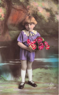 ENFANT - Petit Garçon En Culotte Courte - Bouquet De Fleurs - Carte Postale Ancienne - Other & Unclassified