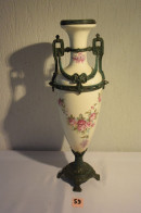 C59 Magnifique Vase Avec Ornement En Zinguale Style Romantique - Vazen