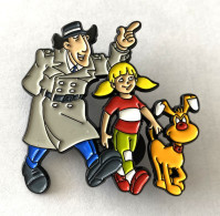 GROS PINS  CINEMA INSPECTEUR GADGET  SOPHIE SA NIECE ET FINO LE CHIEN / Double Attache / 33NAT - Filmmanie