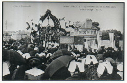 Erquy (22) : Sur La Plage La Procession De La Fête Dieu - Europe