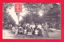 F-72-La Fresnaye Sur Chedouet-01A104 Forêt De Perseigne, Groupe De Promeneurs Au Rond De La Marette, Cpa  - La Fresnaye Sur Chédouet