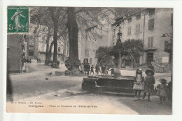 CP 83 COTIGNAC Place Et Fontaine De L'Hotel De Ville - Cotignac