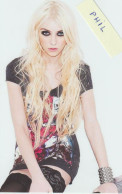 Taylor Momsen / Photo. - Famous People