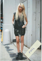 Taylor Momsen / Photo. - Famous People