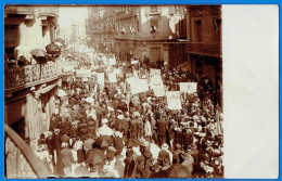 CARTE PHOTO HERAULT - MONTPELLIER - MANIFESTATION VITICOLE 1907 - PORTEURS DE PANCARTES - Montpellier