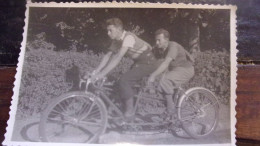 VELO EQUIPAGE DE TANDEM 1934   VILLE D AVRAY GERMAIN MAYSOUNABE ET MARCEL VAUBOURG PHOTO ORIGINALE - Radsport