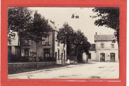 LE MESLE-sur-SARTHE -61- CARTE PHOTO - LA GARE Et LA RUE DE LA GARE -  Animation - C 3597 - Le Mêle-sur-Sarthe