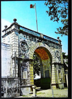 ► Cpsm MACAO Drapeau Portugal Frontière Portugaise En CHINE  (Boarder Gate Separated) - Douane