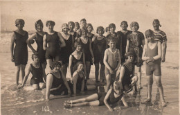 Cayeux Sur Mer - Carte Photo - Groupe De Baigneurs Et Baigneuses Sur La Plage - Mode Maillot De Bain - Cayeux Sur Mer