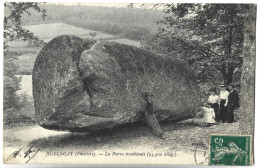 HUELGOAT - La PIERRE TREMBLANTE - Dolmen & Menhire