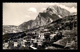 73 - ST-MICHEL-DE-MAURIENNE - L'EGLISE ET LE CIMETIERE MILITAIRE - Saint Michel De Maurienne