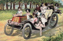 FANTAISIES - Des Enfants Sur Une Voiture Dans Les Bois - Colorisé- Carte Postale Ancienne - Babies