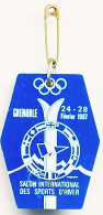 Insigne X° Jeux Olympiques D'Hiver De Grenoble 1968 Olympic Games 68 Salon International Des Sports D'Hiver 24-28 * - Autres & Non Classés