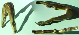Casse Noix Nutcracker Nussknacker Métal Jaune (bronze?) Femme Plongeant 23 Cm - Fermé 12x 3,5 X 2 Cm - Art Populaire