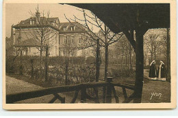 PARIS - Hôpital Ecole De La Société De Secours Aux Blessés Militaires - Le Jardin - Santé, Hôpitaux