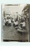 BIRMANIE - MYANMAR - Pegu - Scène De Mercato  (photo Format 9 * 11,8 Cm) - Myanmar (Burma)