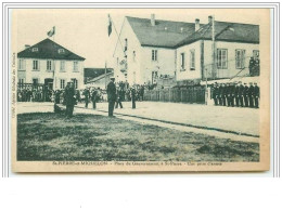 Saint-Pierre-et-Miquelon Place Du Gouvernement à St. Pierre Une Prise D&amp Acute Armes - Saint-Pierre-et-Miquelon