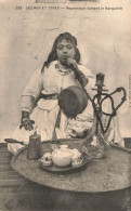 ALGERIE - Scènes Et Types - Mauresque Fumant Le Narguileh - Une Femme En Train De Fumer - Carte Postale Ancienne - Scene & Tipi