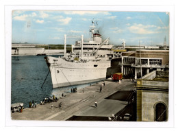 BRINDISI UNA NAVE DI LINEA IN SOSTA NEL PORTO 1962 - Brindisi