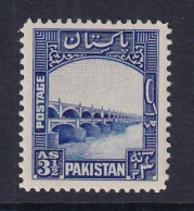 Pakistan: 1948/57   Pictorial    SG32    3½a      MH - Pakistán