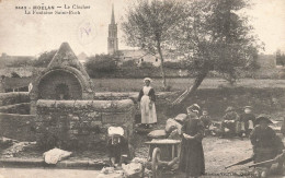 Moëlan Sur Mer * 1908 * Lavoir Laveuses Lavandières Blanchisseuses , Le Clocher Et La Fontaine St Roch * Villageois - Moëlan-sur-Mer