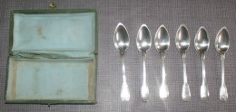 6 Petites Cuillères En Métal Argenté, Motif Filet, Art Nouveau, Voir Et Vérifier Les Poinçons. Pas De Certificats. - Spoons