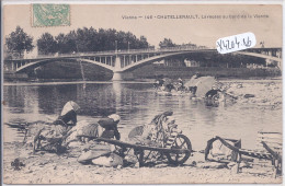 CHATELLERAULT- LAVEUSES AU BORD DE LA VIENNE - Chatellerault