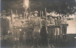 MILITARIA - Des Jeunes Soldats Avec Leur Fusils - Animé - Carte Postale Ancienne - Reggimenti
