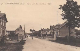 LAROCHE MIGENNES, ENTREE PAR LA ROUTE DE CHENY, PERSONNAGE REF 14581 - Laroche Saint Cydroine