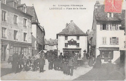 12 LAGUIOLE - Place De La Mairie - Animée - Laguiole