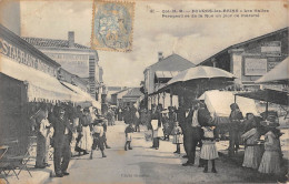 CPA 17 FOURAS LES BAINS / LES HALLES / PERSPECTIVE DE LA RUE DU JOUR DE MARCHE - Fouras-les-Bains