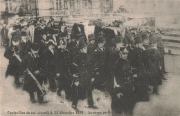 Belgique Bruxelles Funérailles Du Roi Leopold II 22 Décembre 1909 CPA Le Corps Porté à Bras - Feste, Eventi