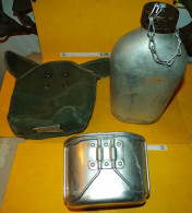 GOURDE DE  L'ARMEE FRANCAISE AVEC SA HOUSSE ET SON QUART , LA HOUSSE FABRICATION FRANCAISE DE 1964  ET LA GOURDE  ET LE - Equipement