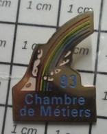 713i  Pin's Pins / Beau Et Rare / ADMINISTRATIONS / 93 CHAMBRE DES METIERS MAIN ET ARC-EN-CIEL - Administrations