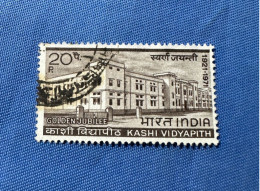 India 1971 Michel 518 50 Jahre Kashi-Vidyapith-Universität - Gebraucht