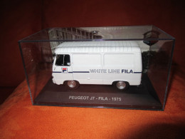 DIE CAST 1:43 - PEUGEOT J7 - FILA - 1965 - NUOVO IN TECA RIGIDA - Otros & Sin Clasificación