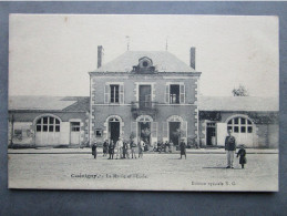 CPA 58 Nièvre GUERIGNY La Mairie Et L'école  - Un Militaire Et Son Enfant 1910 - Guerigny