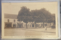 453 - Saint-Philbert-de-Grand-Lieu (Loire-Inf.) - Un Coin De La Place - Saint-Philbert-de-Grand-Lieu