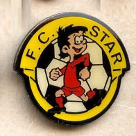 A272 Pin's FOOT FOOTBALL CLUB DE FC STAR RENNES Ille-et-Vilaine Bretagne Achat Immédiat - Football