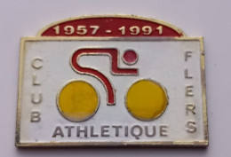 A377 Pin's Vélo Cyclisme Club Athlétique FLERS Orne 1957 1991 Achat Immédiat - Cyclisme