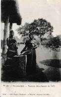 DORUMA (Uèlé) CARTE¨POSTALE /POST CARD (Unwritten) Femmes Décortiquant Le Café / Preparing The Coffee Grains - Congo Belge