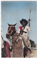 AF058 TCHAD - PERSONNAGE - CAVALIER FOULBE DU SULTAN DE BINDER, AVEC SA LANCE - Tchad