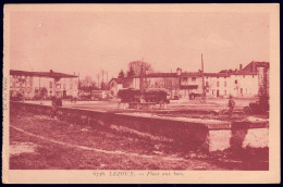 +++ CPA - France 63 - LEZOUX - Place Aux Bois  // - Lezoux