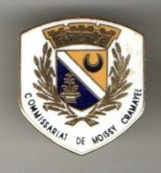 PIN'S POLICE BLASON COMMISSARIAT De MOISSY CRAMAYEL Signé HARMONIE - Police