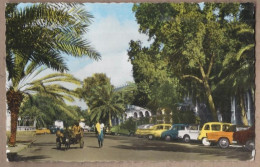Delcampe - CPSM DJIBOUTI - Le Centre - TB PLAN RUE ANIMATION AUTOMOBILES Attelage ANE Dont CITROEN 2 CV 1964 - Dschibuti