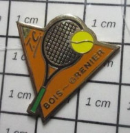 713i  Pin's Pins / Beau Et Rare / SPORTS / TENNIS CLUB TC BOIS-GRENIER RAQUETTE BALLE JAUNE - Tenis